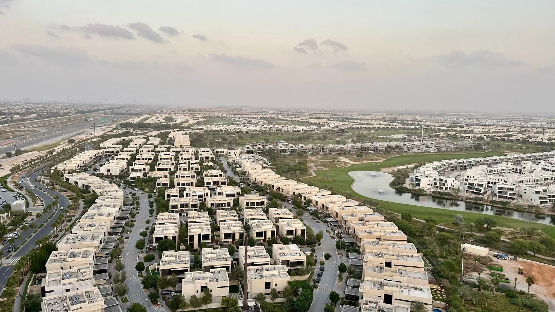 Cozy Golf & Lake View 1Br Apartment,Damac Hills 1 Dubai
